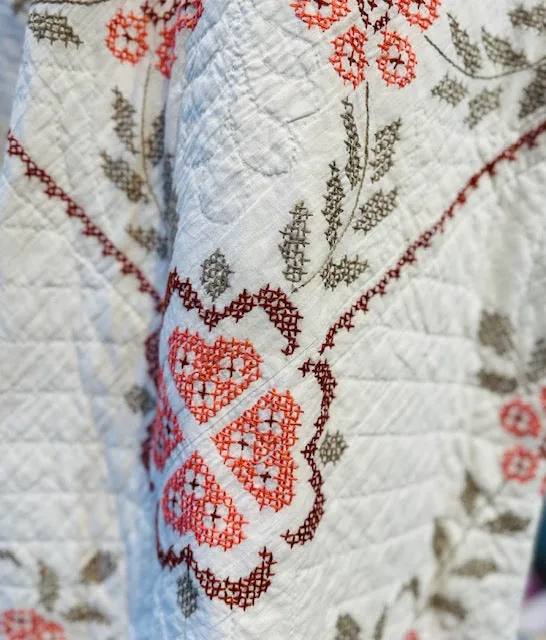 QUILT COAT WHITE WITH CROSS STITCH